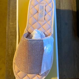 BRAND BEW MICHAEL KORS PEACH/ROSE GOLD SLIDES
